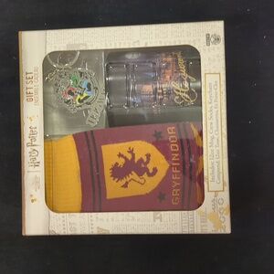 NWT HARRY POTTER MUG, SOCKS, AND KEYCHAIN SET